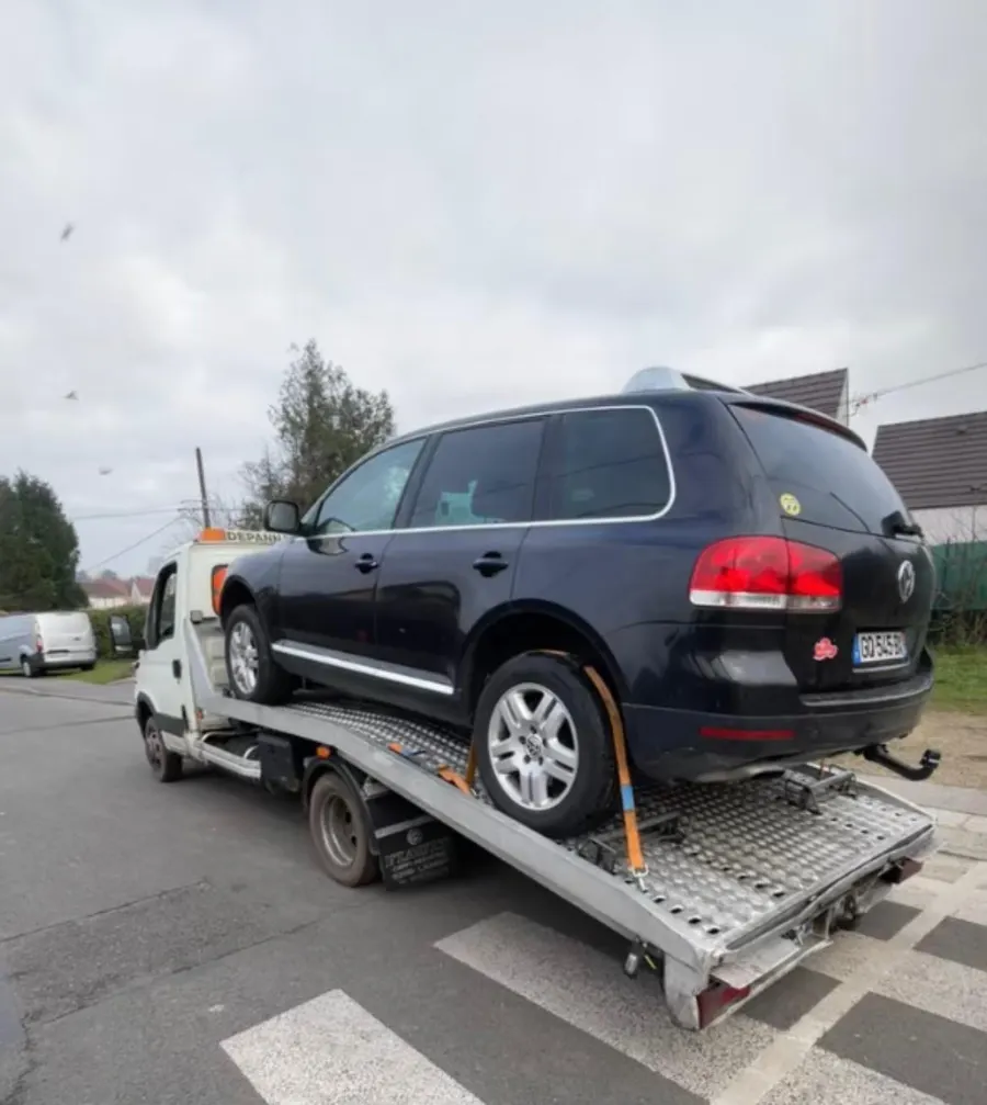 Véhicule chargé sur le plateau OB Dépannage